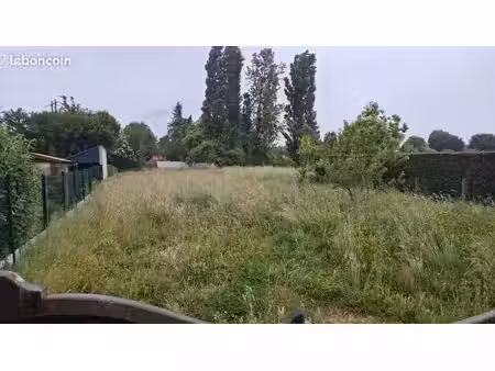 avendre un terrain de 620 mètres carrés