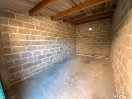 grand garage 15 m² centre montluçon pour location