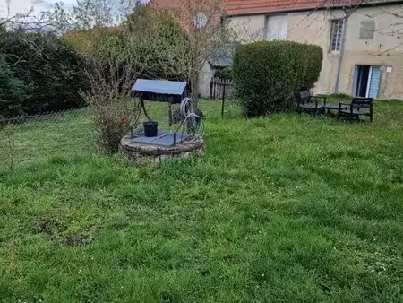 agréable maison 3 faces avec jardin arboré