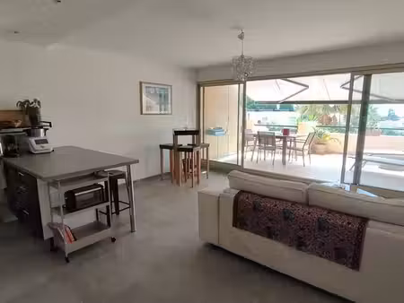 bandol t2 50 m2 meuble + terrasse +jardinet