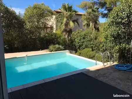 villa individuelle avec piscine  climatisation  cheminée et garage fermée