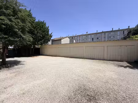garage dans résidence fermée