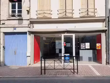 exclusivité  local rue d'auron avec belle vitrine