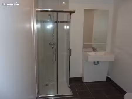appt t1 de 33m2+terrasse (4.7m²): 710 charges comprises - ascenseur