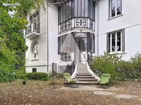 maison 5 pièces 196 m²