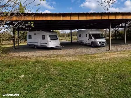 emplacements couverts pour caravanes  camping cars  bateaux…