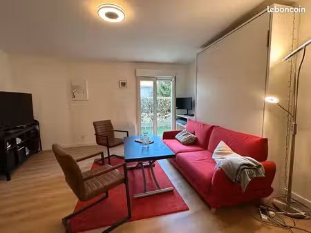 grand studio meublé rénové avec terrasse – châtillon centre