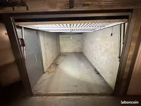 box fermé dans résidence sécurisé