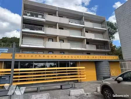 studio 1 pièce 28 m²