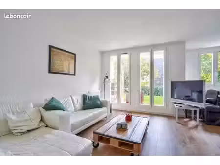 t2 49 m² rénové – terrasse privative & box – palaiseau centre