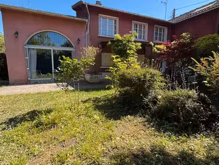 charmante maison de 145 m2 avec un jardin arboré et dépendance proche de la gare