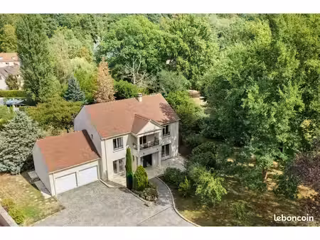 maison 8 pièces 185 m²