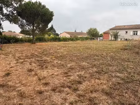 terrain 1 093 m² sainte eulalie