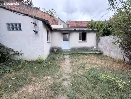 pavillon indépendant de 29 m2 avec jardin de 250 mètres et sa dépendance