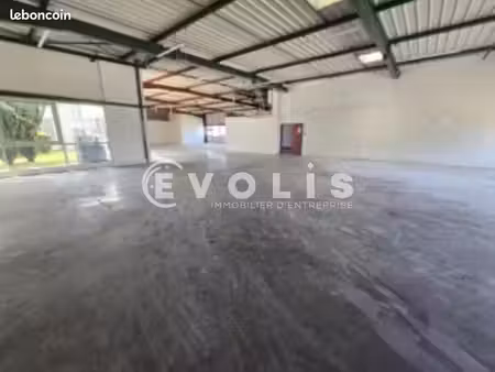 local d'activité 650 m²