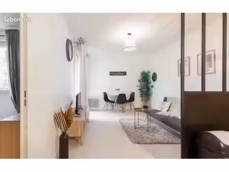 appartement 2 pièces meublé avec un parking fermé