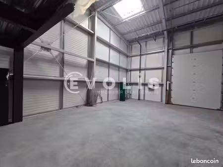 local d'activité 332 m²