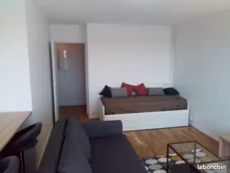 très beau studio rénové