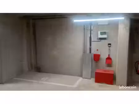parking moto sécurisé proche métro charenton écoles 65 cc