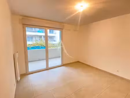 location appartement 1 pièce 24 m² à nice (06100)