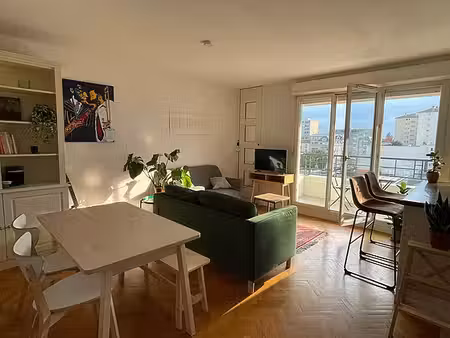 appartement 2 chambres meublé avec ascenseur et place   de parking en option
