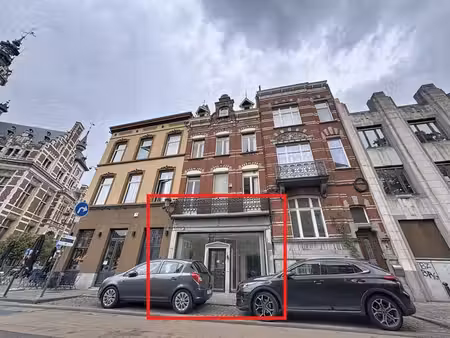 place colignon : rez-de-chaussée commercial - 65m²