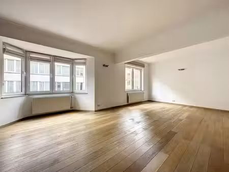 pl. brugmann/châtelain : superbe duplex 4 chambres