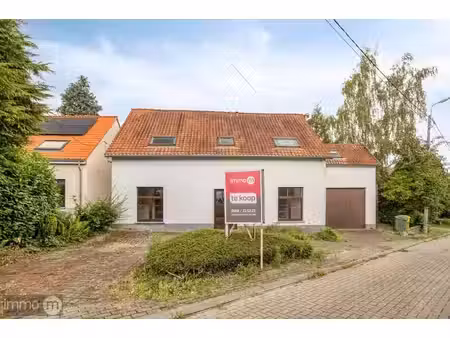 maison située au calme avec un beau jardin et 5 chambres ...