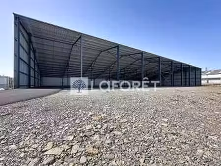 vente bureaux et commerces à saint-varent (79330) : à vendre / 2400m² saint-varent