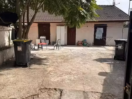 pavillon séparé en plusieurs logement