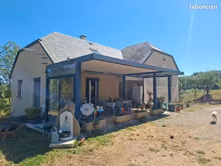 belle maison sur une parcelle d’environ 13 500 m2 au calme
