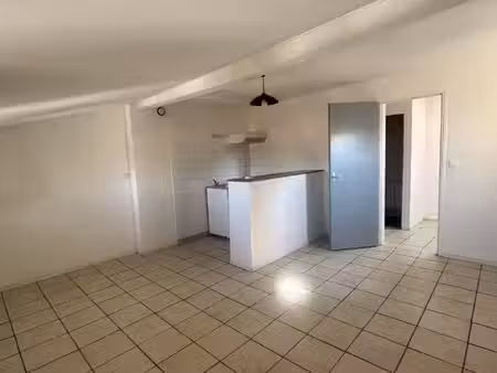 appartement plein centre ville de castelnaudary libre le 16/