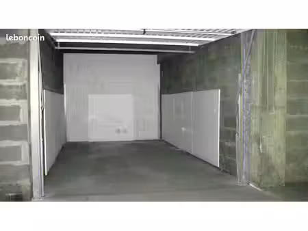 box pour stockage ou stationnement