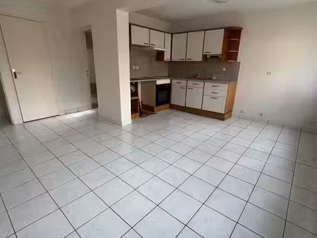 appartement f3 en souplex  dans une maison divisée en deux appartements à pierrefitte sur 