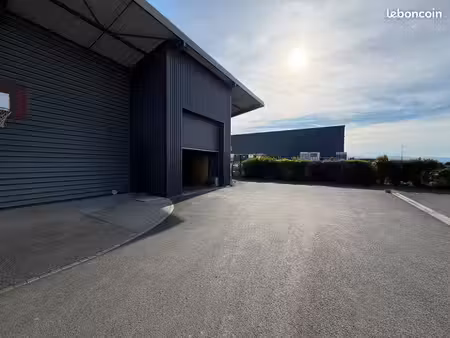 à louer — dépôt / entrepôt 330 m² — zone fontanille 2 — lempdes (63370)