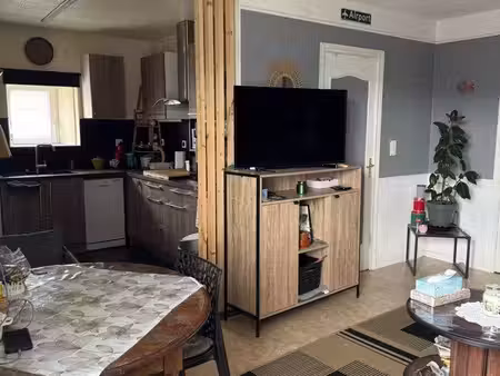 ensemble immobilier familial avec appartement indépendant  dépendances et potentiel — à de