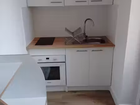 loue appartement de 36m² refait et entièrement meublé en plein centre de tarare