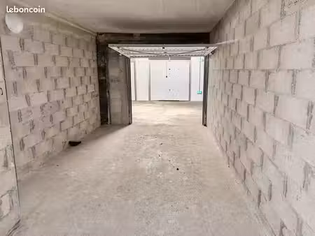 box de stockage/ parking 20 m²