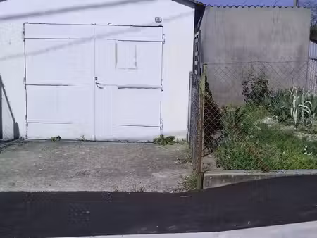 garage et son jardin