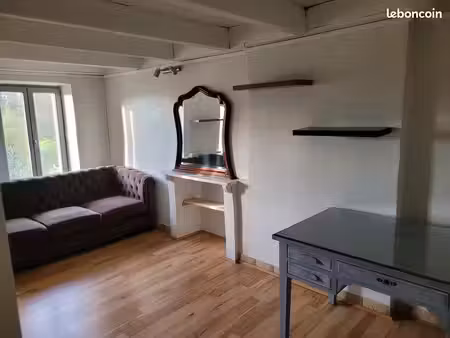 maison dans hameau tranquille