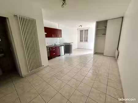 studio 1 pièce 33 m²
