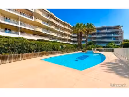 grand studio dans résidence avec piscine