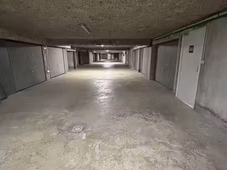 parking/box 18 m² pontarlier