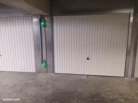 loue box fermé dans résidence sécurisée