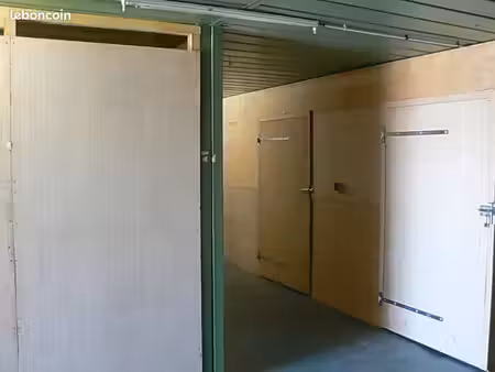 loue 1 box de stockage 12 m²