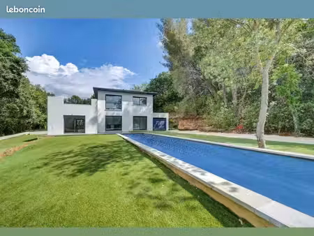 villa 5 pièces 141 m²