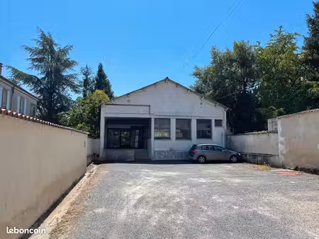 local entrepôt