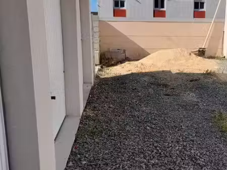 garage au pied de la gare de surgères