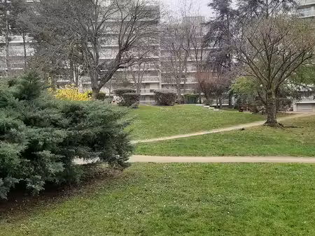appartement t3/4 de 85 m² avec double séjour – résidence fermée et arborée à maisons-alfor