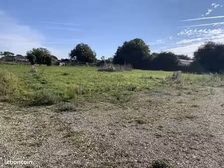 terrain à bâtir de 419 m2 au prix de 51200 à meursac (17)